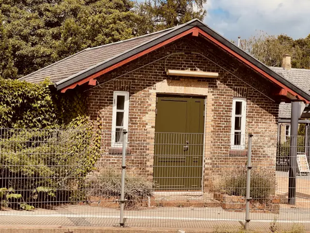 Billede af Lejre Stations retirade.
