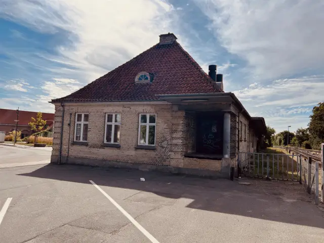 Billede af Maribo Stations varehus.