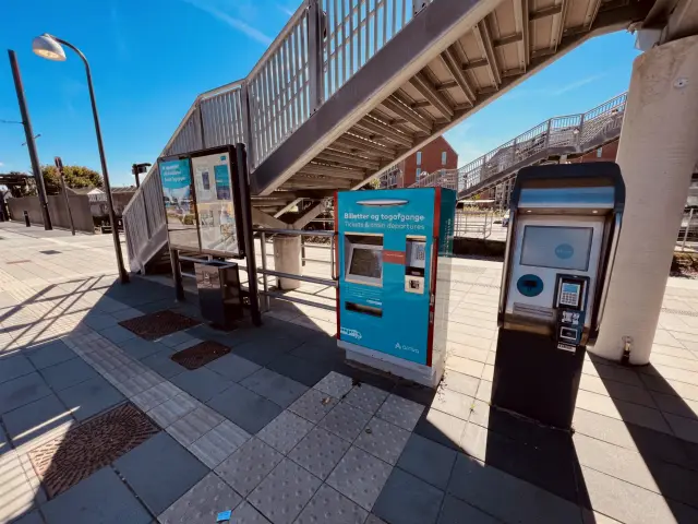 Billede af Hjallese Station.