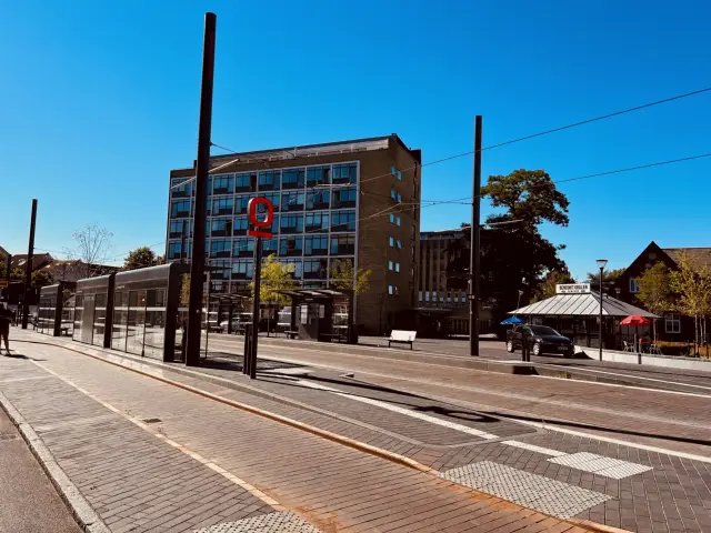 Billede af Benedikts Plads Letbanestation.