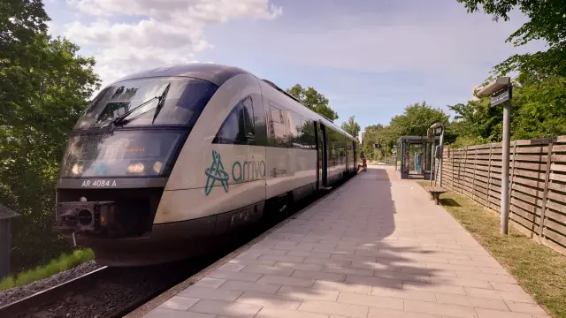 Billede af ARRIVA AR 4084, tidligere DSB MQ 4124-4924 fotograferet ud for Odense Sygehus Trinbræt.