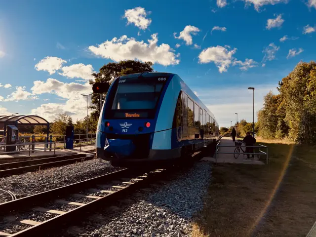 Billede af NJJ LM 606 fotograferet ud for Jerup Station.