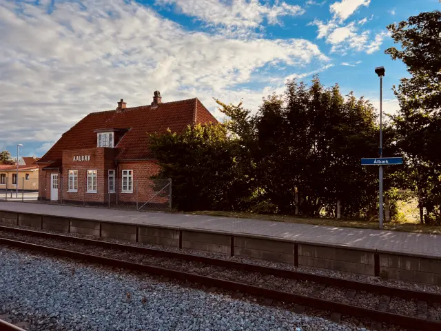 Billede af Ålbæk Station.