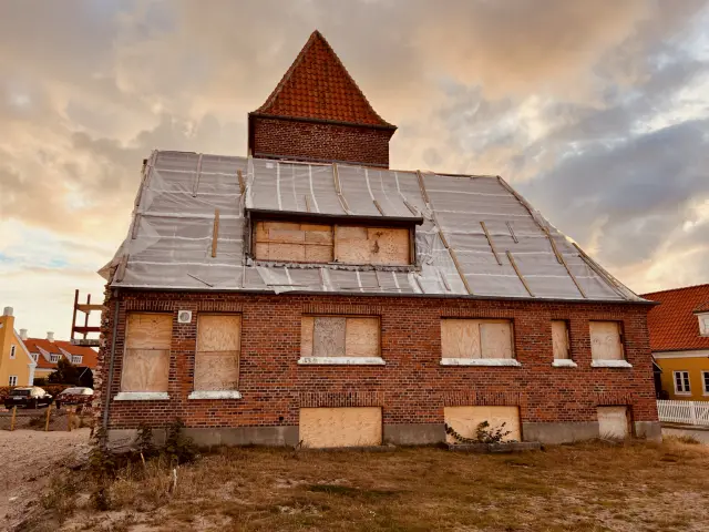 Billede af Skagen Stations gamle remise.