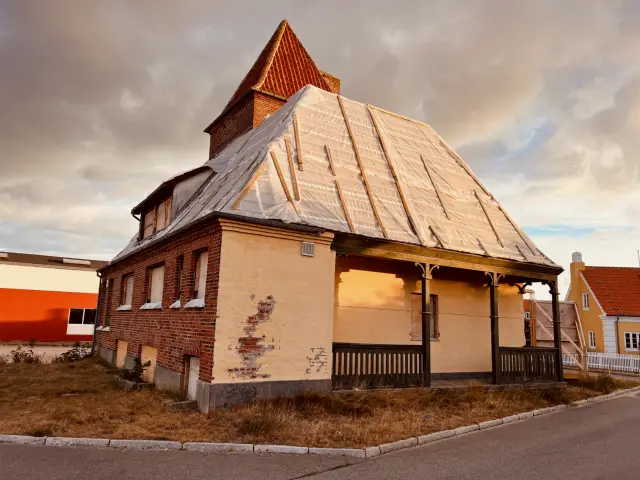 Billede af Skagen Stations gamle remise.