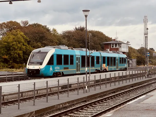 Billede af ARRIVA AR 1004 fotograferet ud for Struer Station.