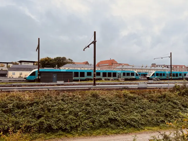 Billede af tog ud for Struer Station.