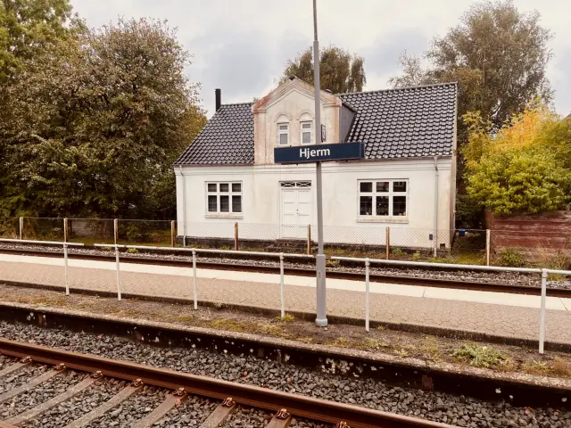Billede af Hjerm Station.
