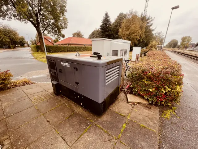 Billede af generator ved Hjerm Station.