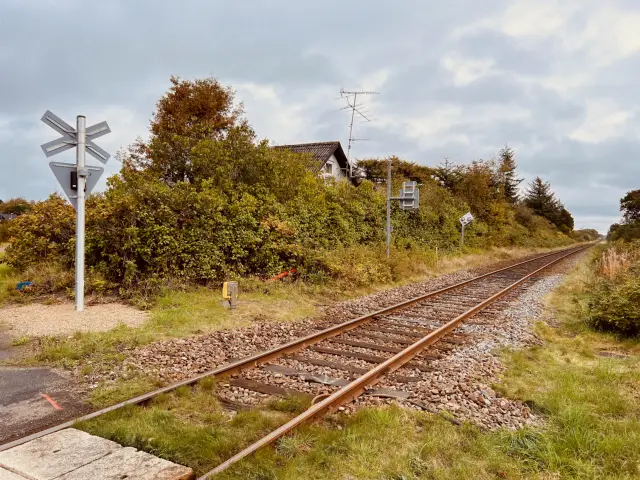 Billede af Naur Billetsalgssted - Trinbræt er nedrevet, men Naur Billetsalgssted har ligget her.