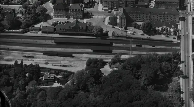Billede af Charlottenlund Station.