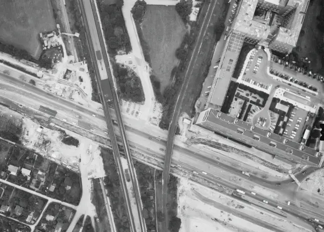 Billede af Lyngbyvejen S-togsstation, hvor den er ved at blive ombygget og klar til navneændring til Ryparken S-togstrinbræt.