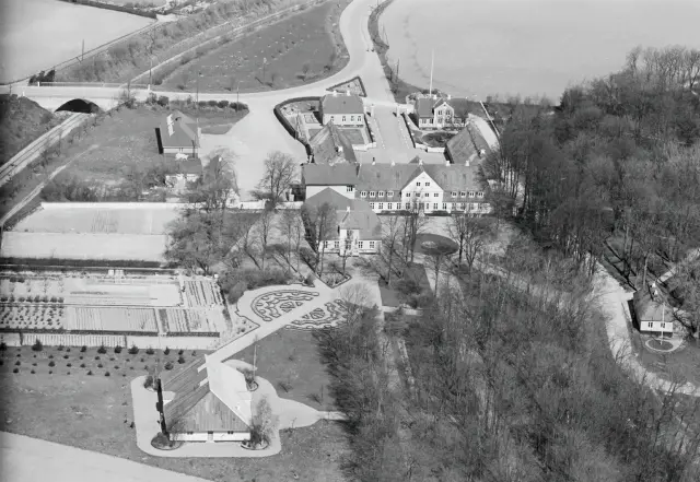 Billede af Mommark Færgegård Stationskro.