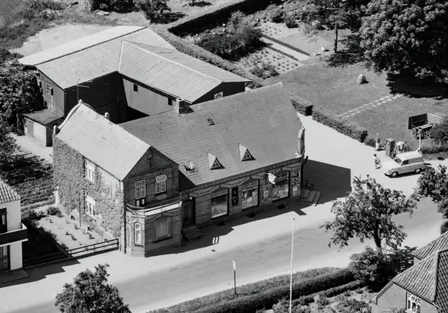 Billede af den købmandsgården, hvor der var godsekspeditionen fra 1928 i Svenstrup.