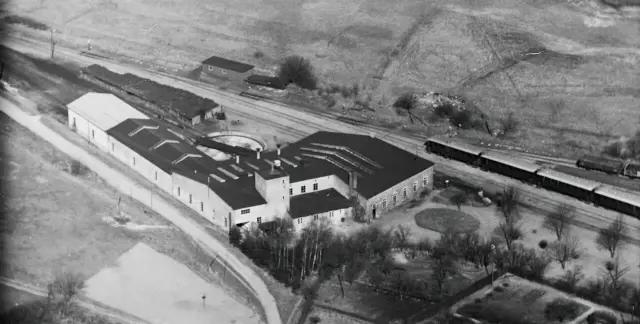 Billede af Mariager Stations remise.