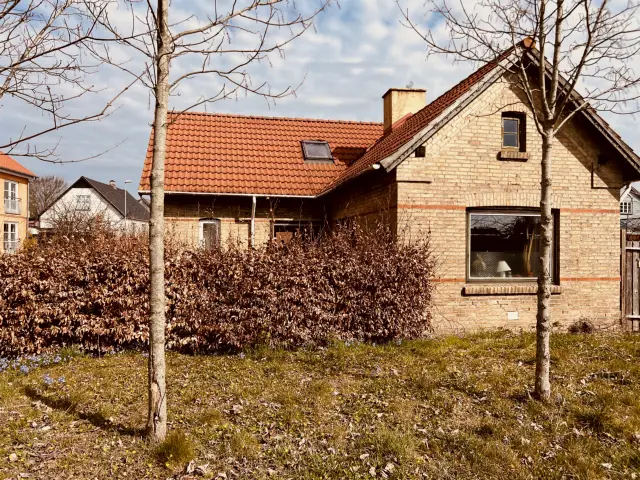 Billede af vogterhuset ved Sandved Station.