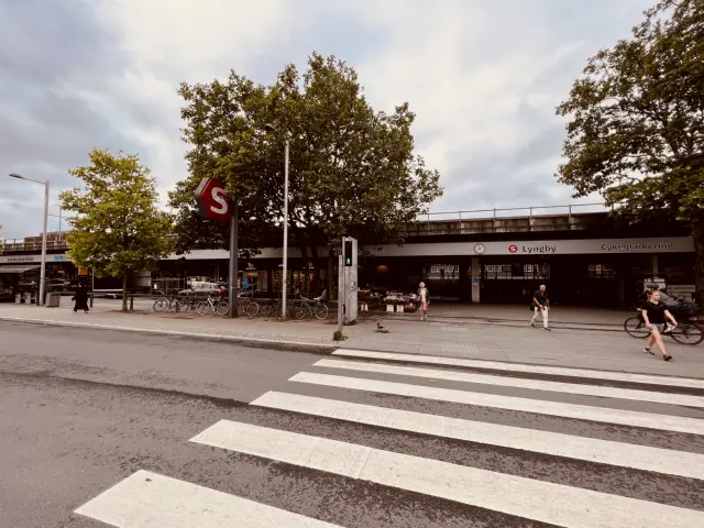 Billede af Lyngby Station.