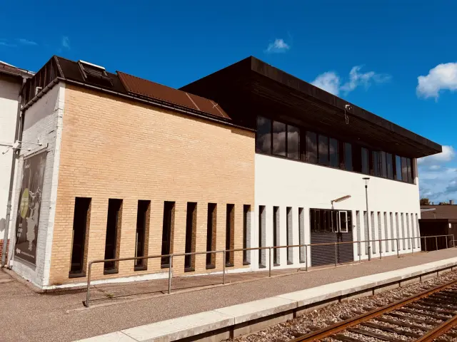Billede af Posthusbygningen ved Nykøbing Sjælland Station.
