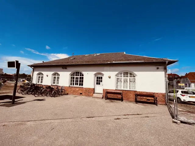 Billede af den oprindelige toldkammerbygning ved Nykøbing Sjælland Station.