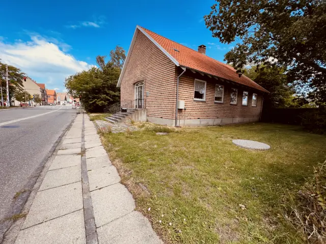 Billede af den "nye" toldkammerbygning fra 1953 ved Nykøbing Sjælland Station.