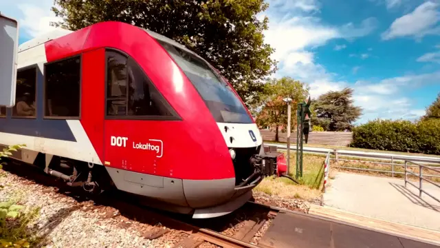 Billede af LT 2027-2127, tidligere VL 2027-2127 fotograferet ud for Nyled Station.