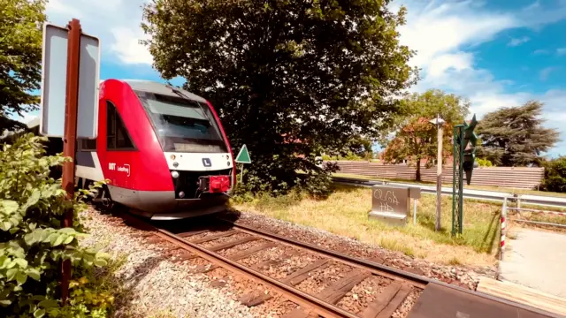 Billede af tog ud for Nyled Station.