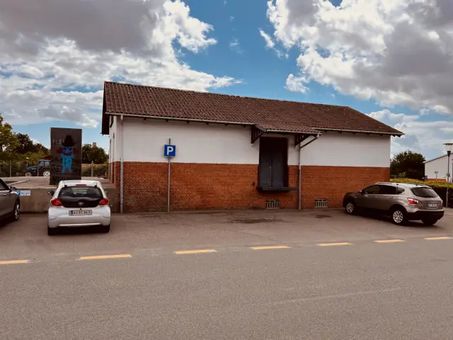 Billede af Asnæs Stations varehus.
