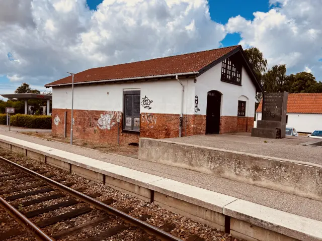 Billede af Asnæs Stations varehus.