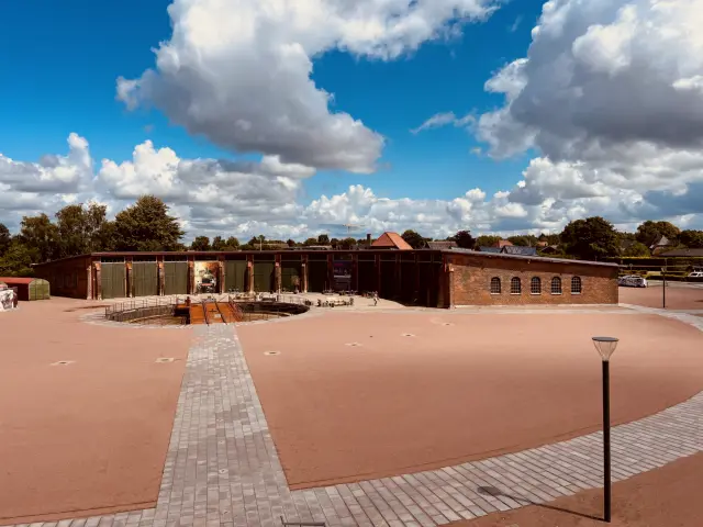 Billede af Brande Stations remise.