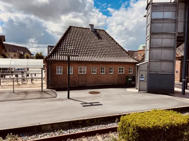 Billede af Brande Stations retirade.