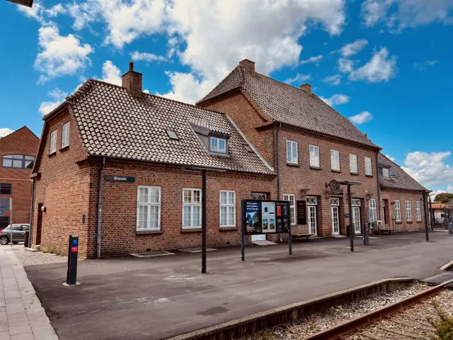 Billede af Brande Station.