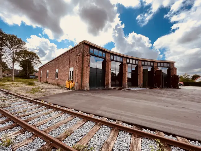 Billede af Skjern Stations remise.