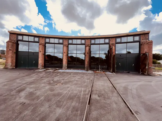 Billede af Skjern Stations remise.