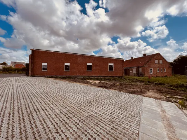 Billede af Skjern Stations remise.