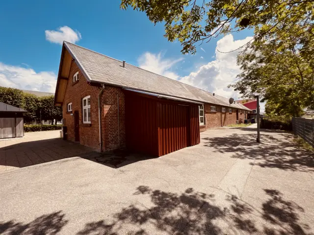 Billede af Skjern Stations varehus.