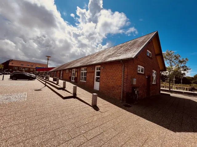 Billede af Skjern Stations varehus.