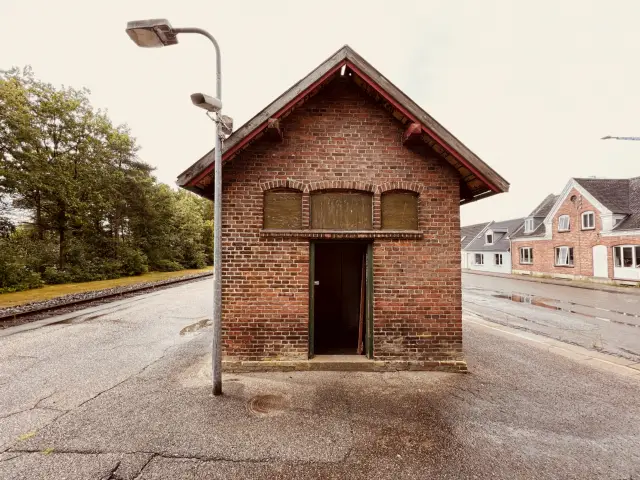 Billede af Troldhede Stations retirade.