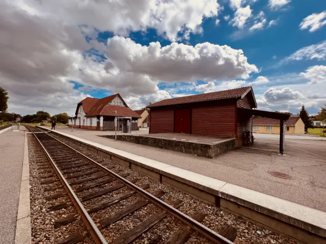 Billede af Store Merløse Stations varehus.