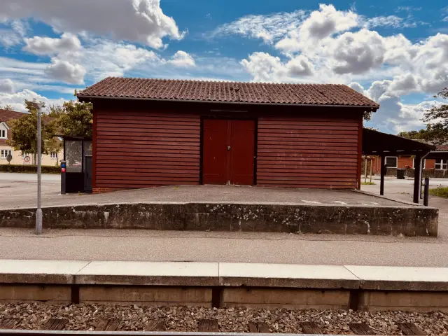 Billede af Store Merløse Stations varehus.