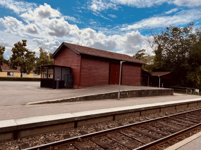Billede af Store Merløse Stations varehus.