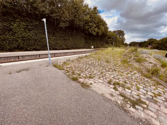 Billede af Store Merløse Stations læsserampe.