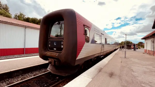 Billede af LT MF 1002, tidligere LJ MF 1002 - fotograferet ud for Ruds Vedby Station.