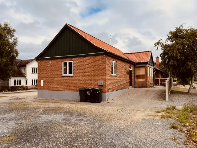 Billede af Hee Stations varehus.