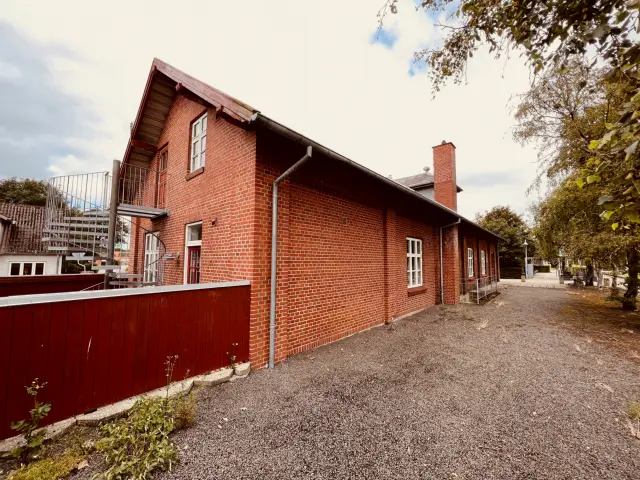Billede af Hee Stations varehus.