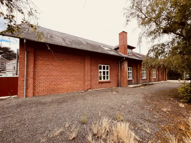 Billede af Hee Stations varehus.