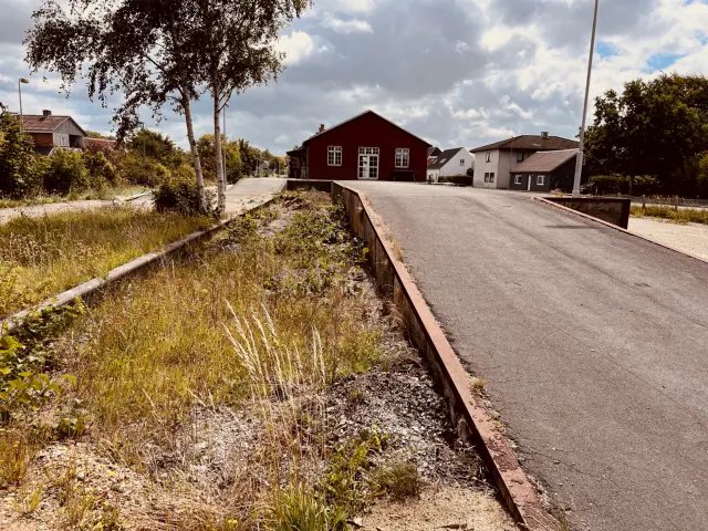 Billede af Tarm Stations varehus.