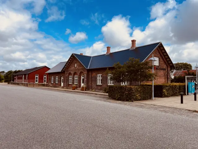 Billede af Tarm Station.