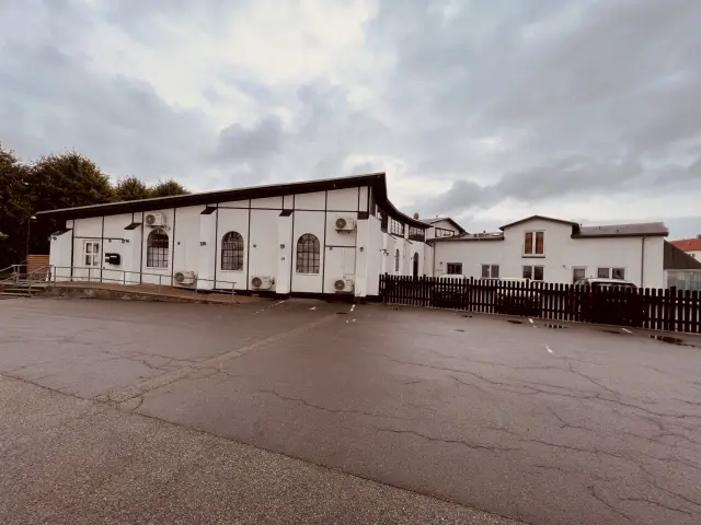 Billede af Præstø Stations remise.