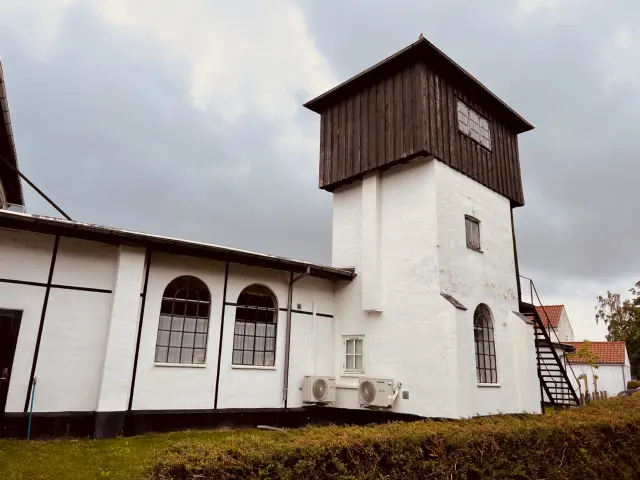 Billede af Præstø Stations remise.