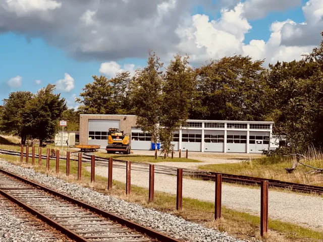 Billede af Oksbøl Stations tidligere materielremise.
